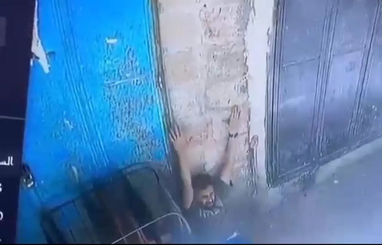 لحظه تکان‌دهنده اعدام میدانی یک مسلمان