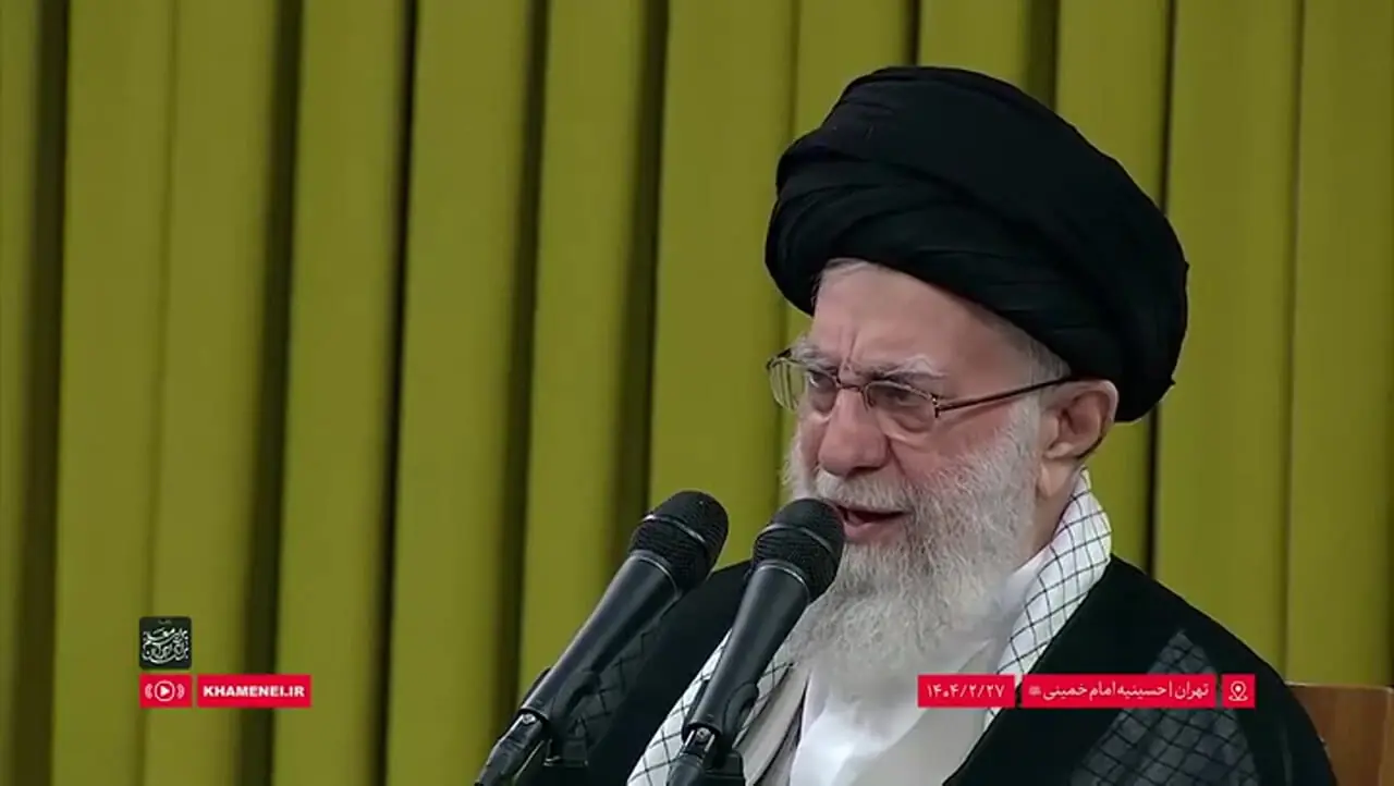لحظه دست زدن معلمان برای سخنان رهبرانقلاب