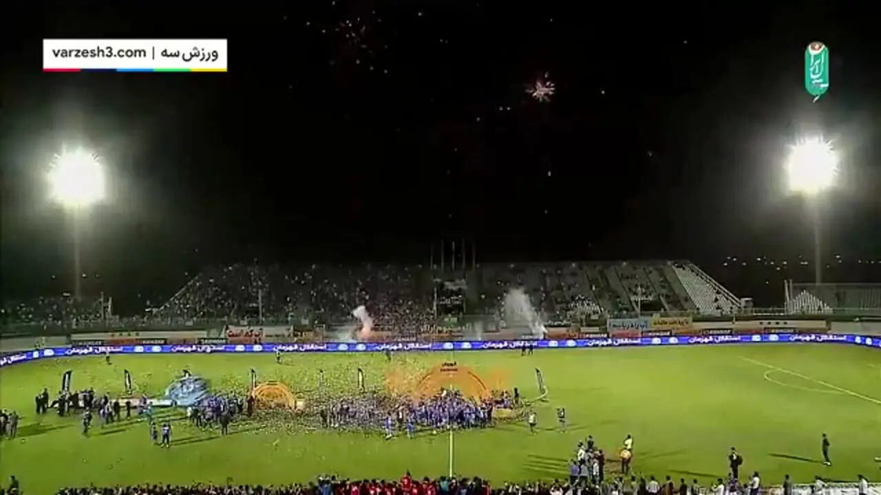 مراسم جشن قهرمانی استقلال در جام حذفی/ لحظه بالا بردن جام توسط کاپیتان استقلال