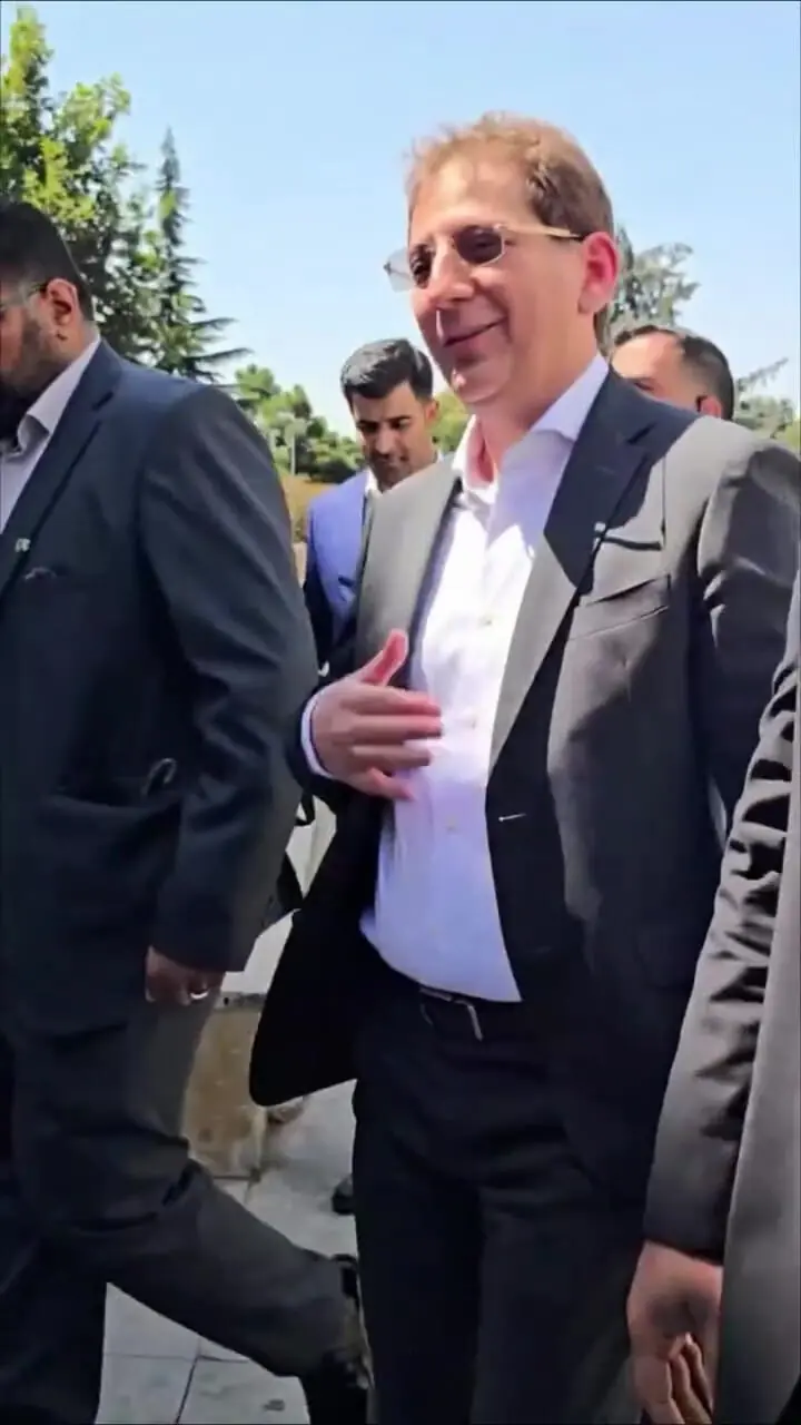 بابک زنجانی در بین مردم با تاکسی جدید