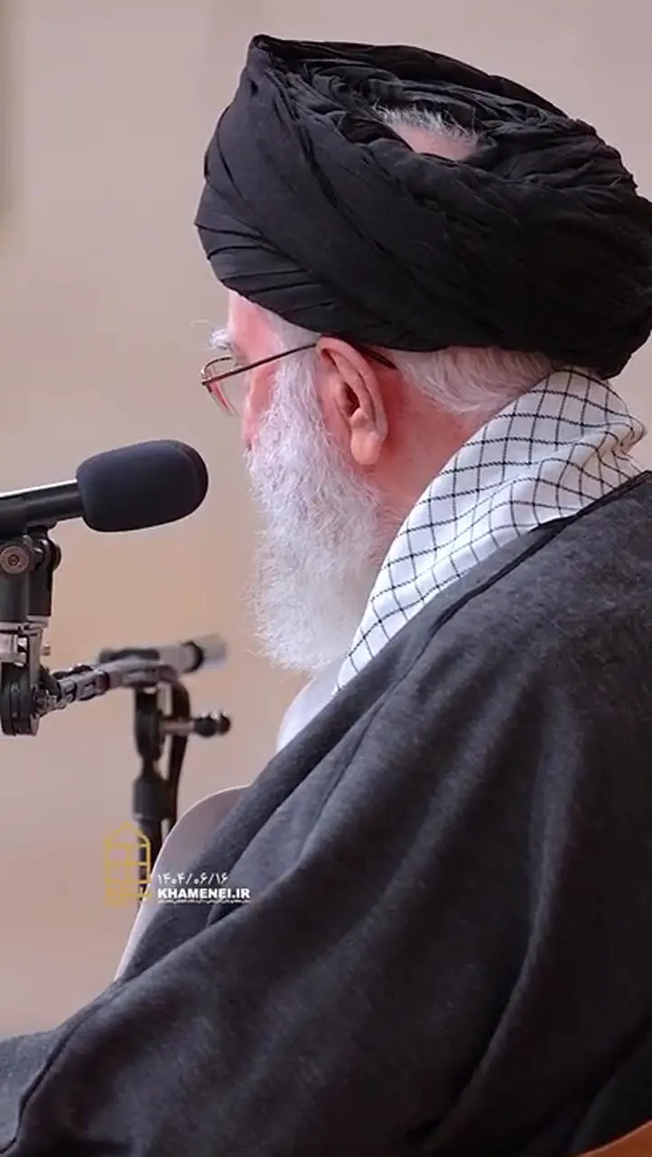 گفت‌وگوی خصوصی رئیس‌جمهور با رهبر انقلاب