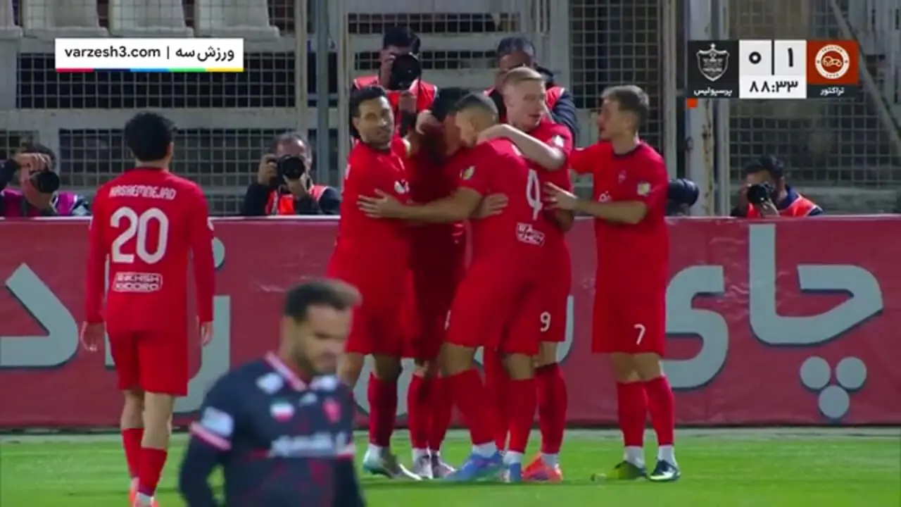 گل اول تراکتور به پرسپولیس