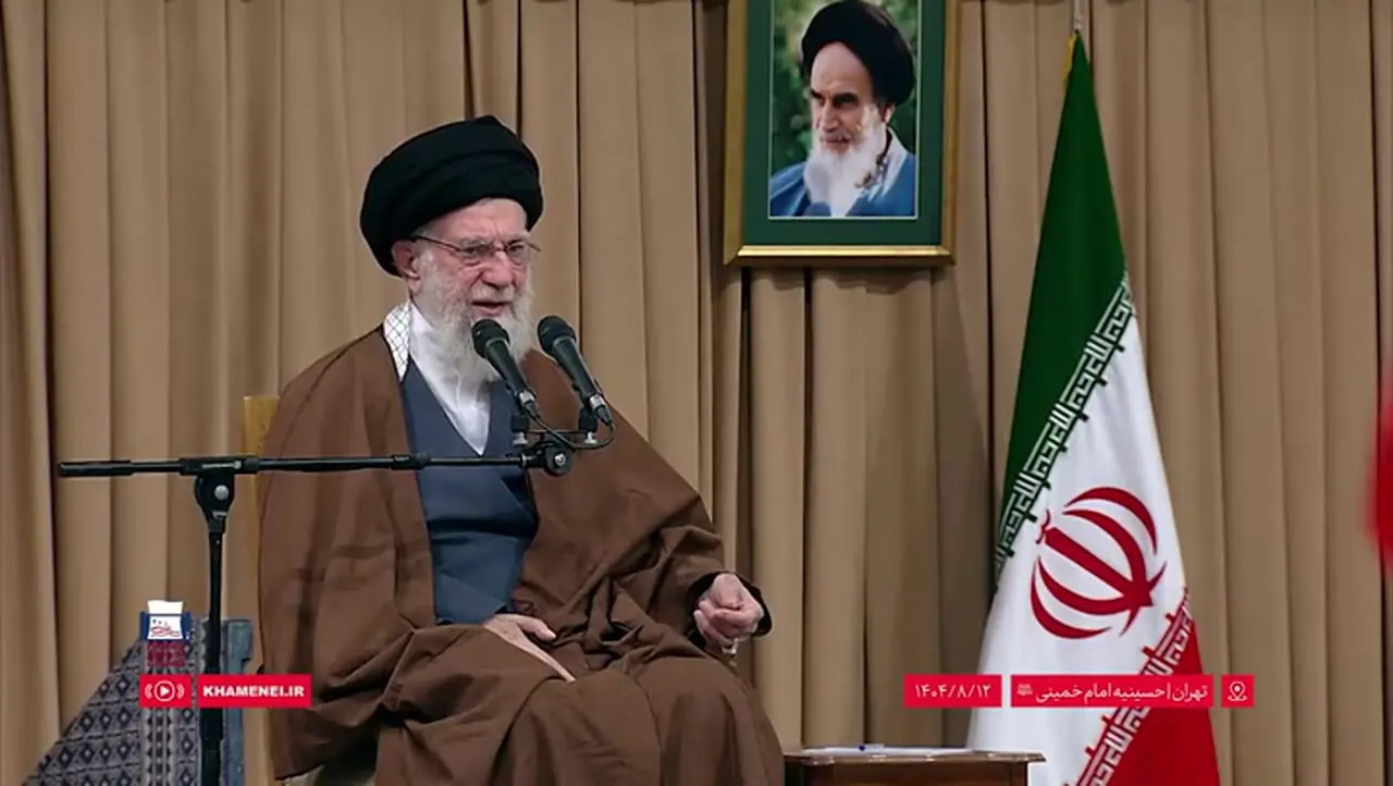 توصیه رهبر انقلاب به بانوان و دختران درباره حجاب