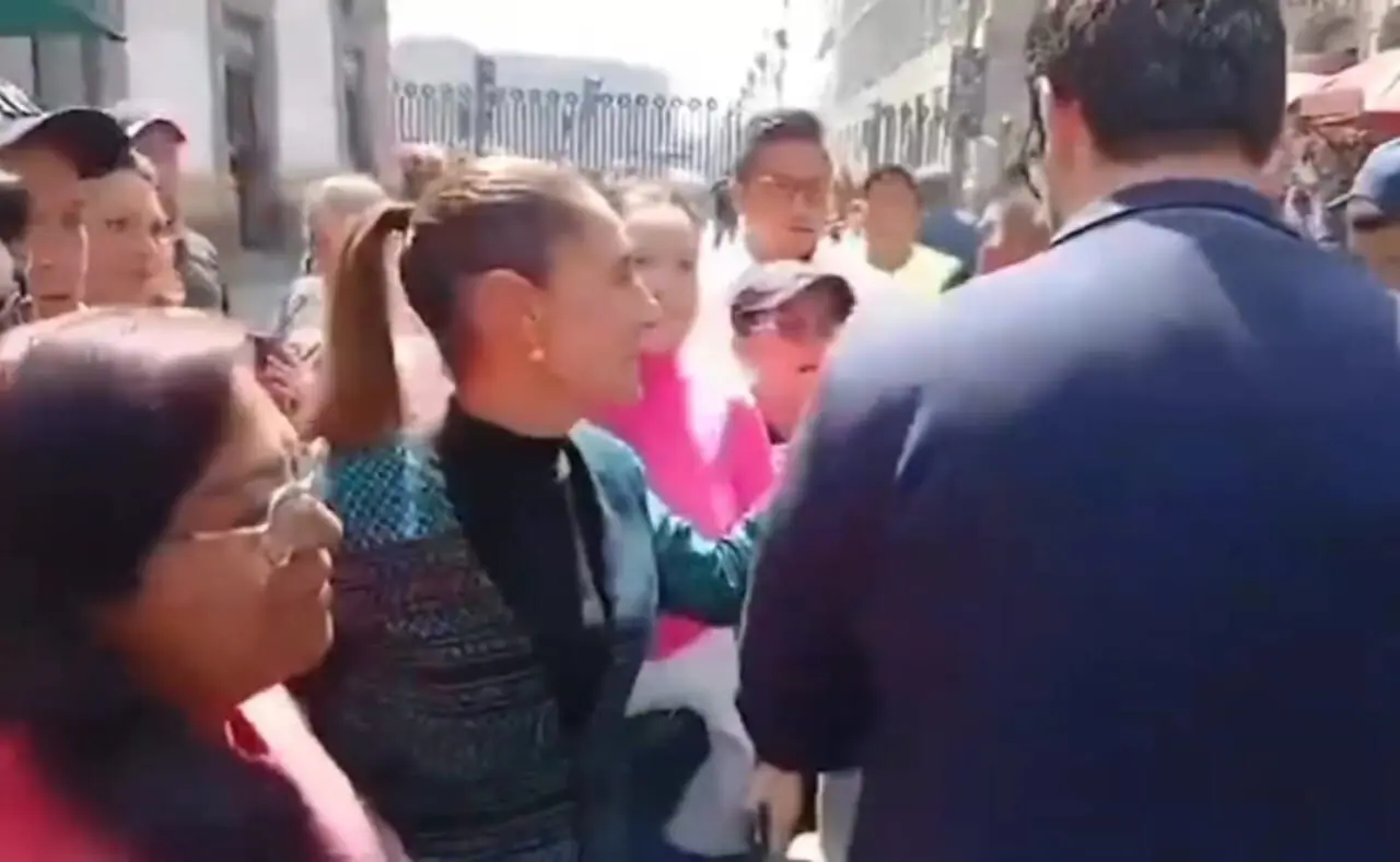 تلاش یک مرد برای بوسیدن خانم رئیس جمهور