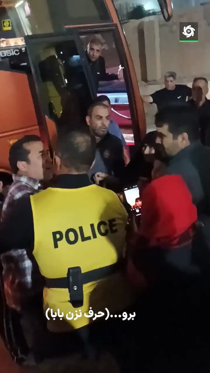 درگیری عجیب لفظی خداداد عزیزی با یکی از هواداران خیبر