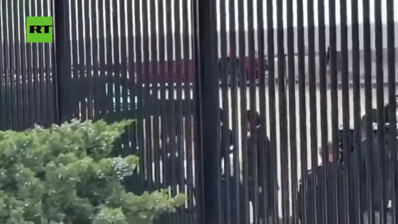 لحظه ورود عجیب جولانی به کاخ سفید