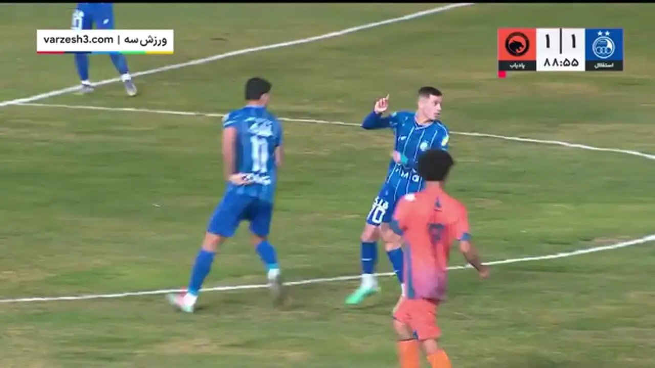 گل اول استقلال به پادیاب توسط یاسر آسانی