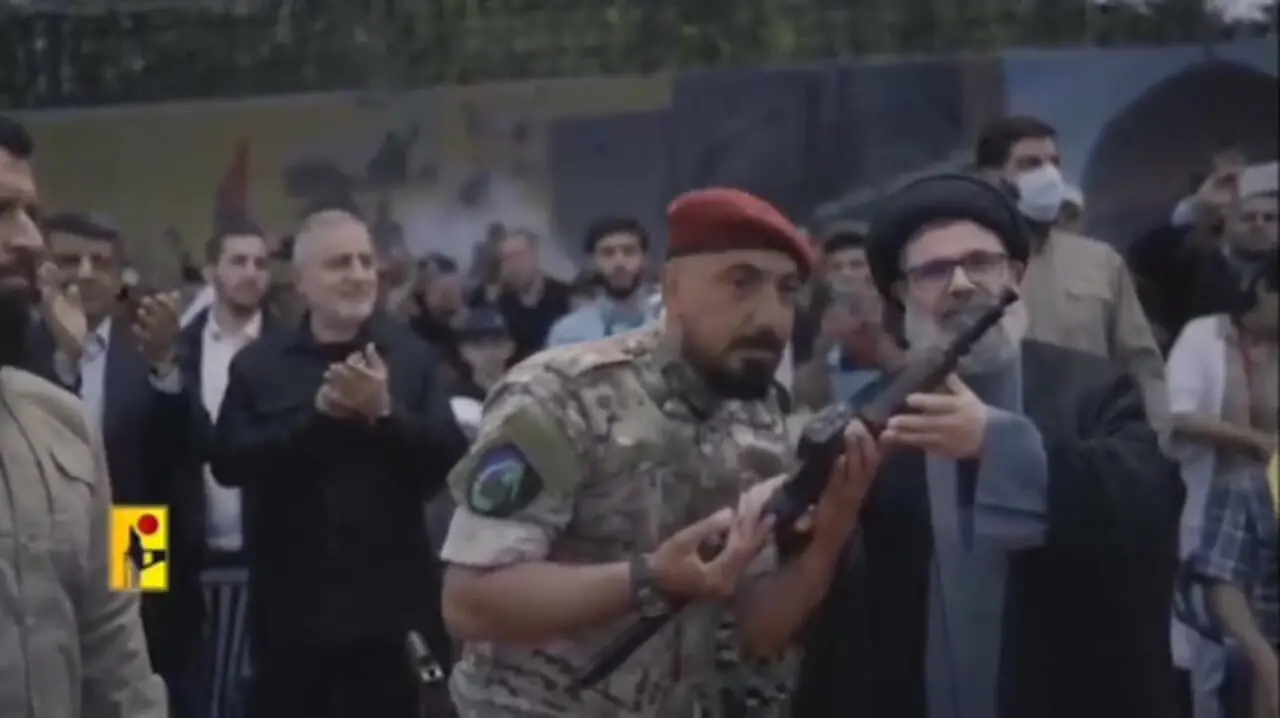 تصاویری از شهید علی الطباطبائی در کنار شهید صفی‌الدین