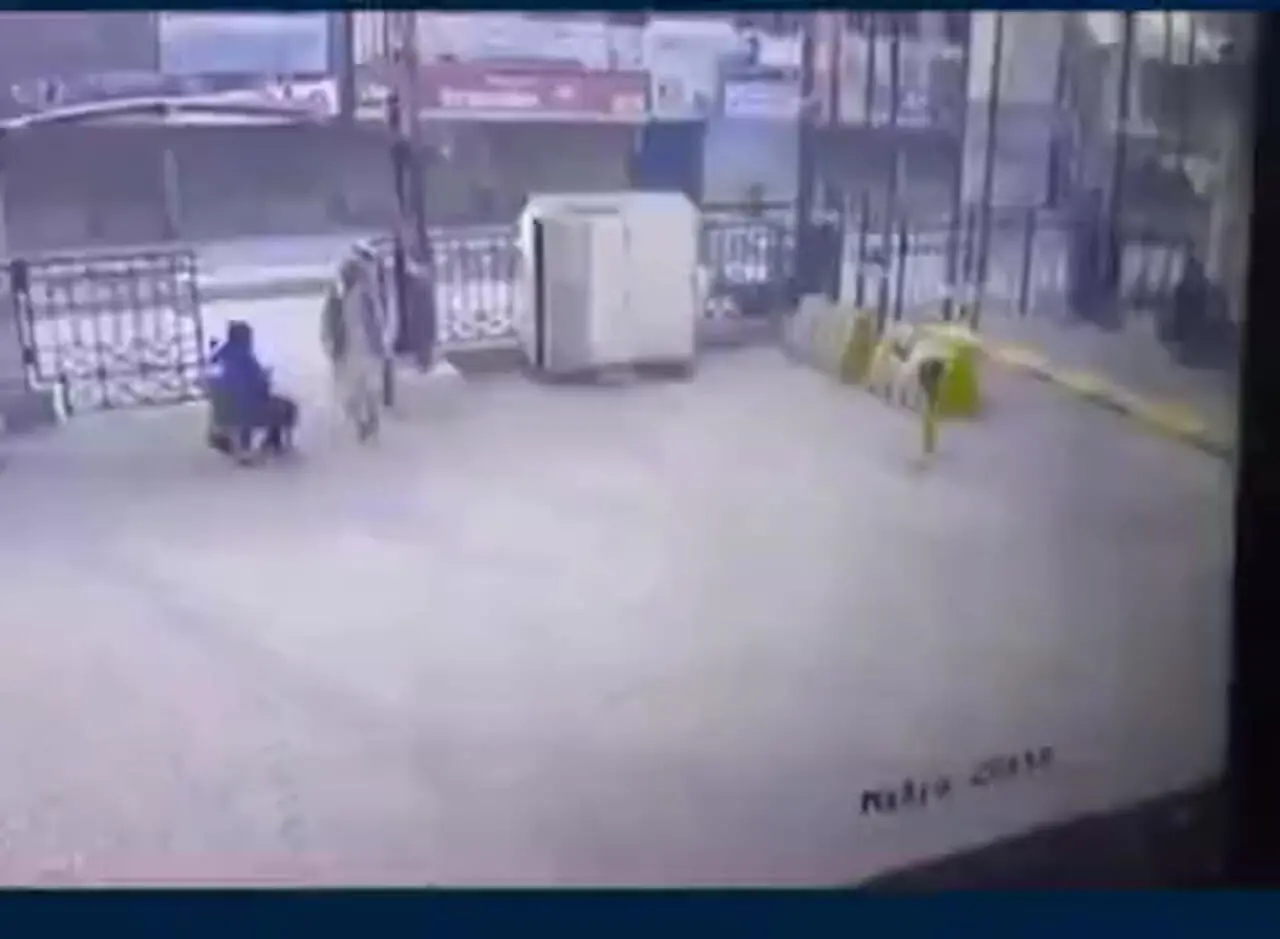 لحظه انفجار در مقر نظامی پیشاور پاکستان