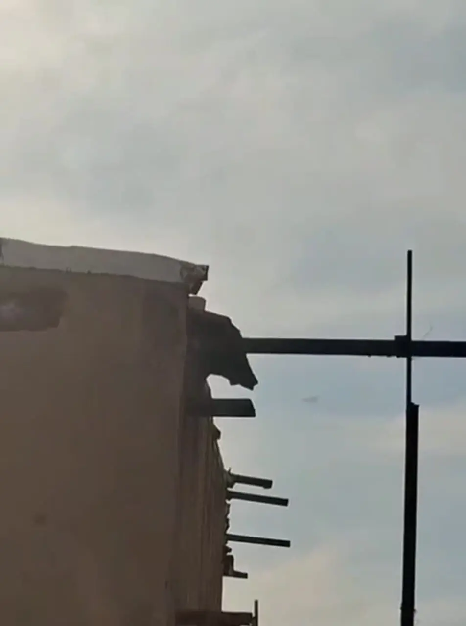 ویدیو لحظه عبور جنگنده خودی در ارتفاع پایین در آسمان تهران