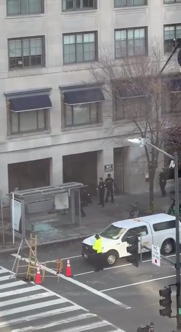 لحظه دستگیری فرد مهاجم در نزدیکی کاخ سفید