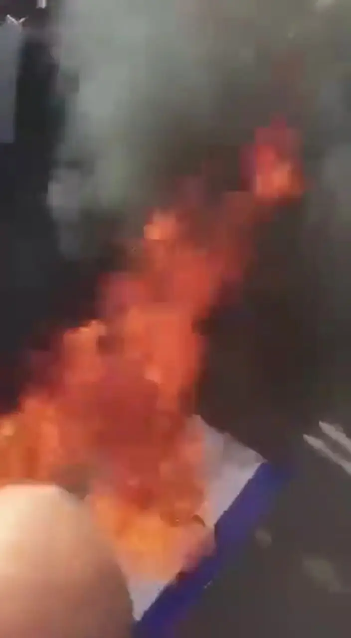 پرچم اسرائیل در سوریه به آتش کشیده شد