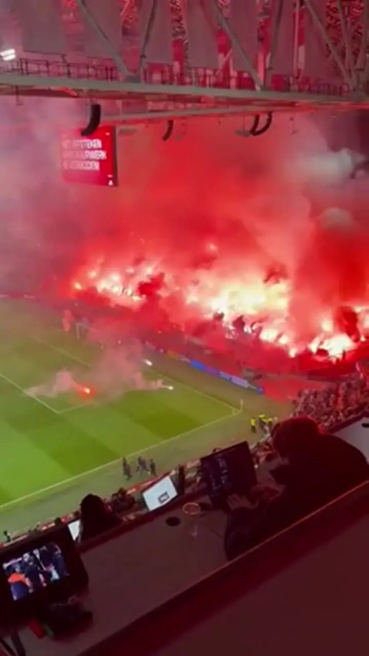 اقدام خطرناک هواداران آژاکس بازی را لغو کرد