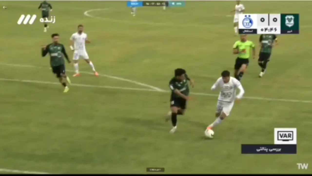 صحنه های مشکوک از داوری بازی استقلال و خیبر