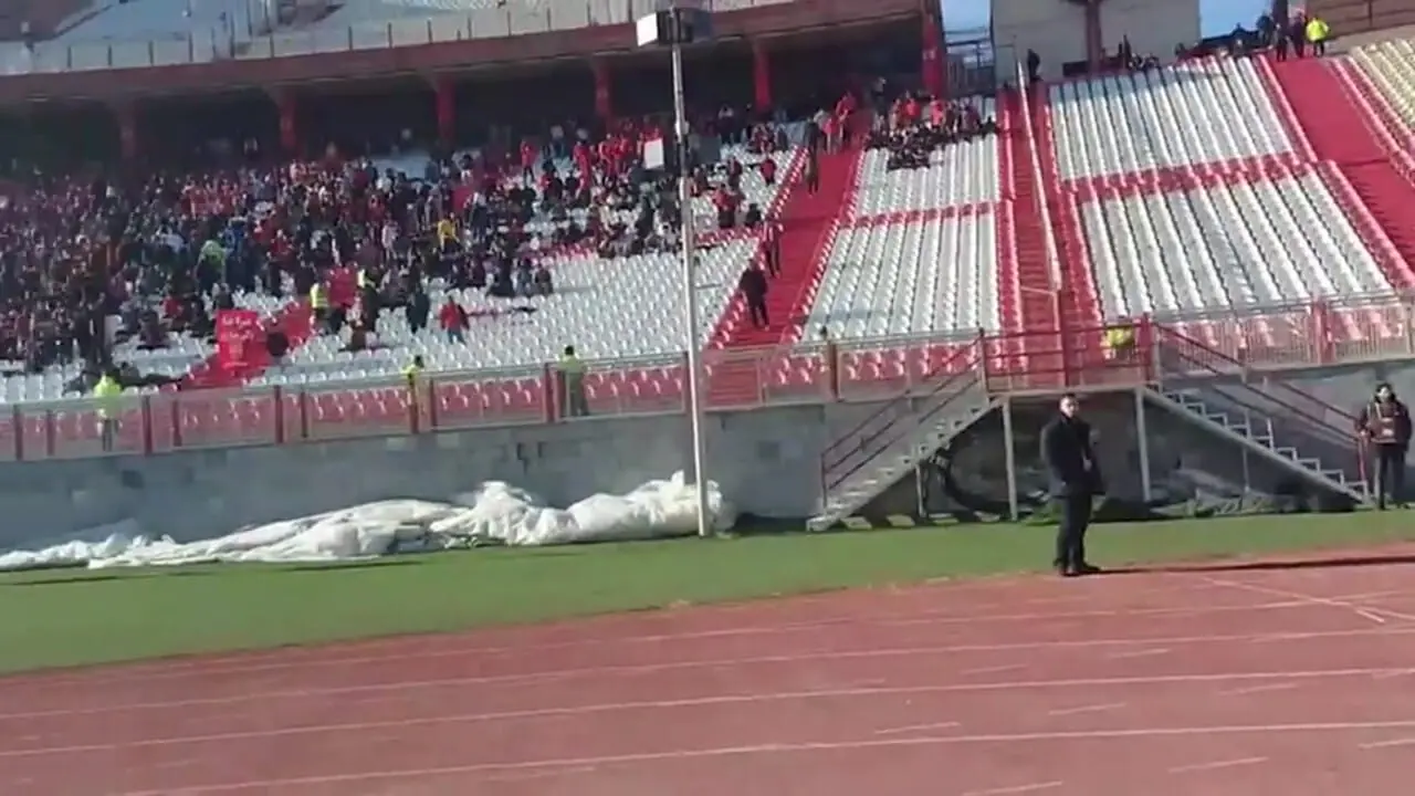 ورود بازیکنان پرسپولیس و واکنش هواداران تراکتور