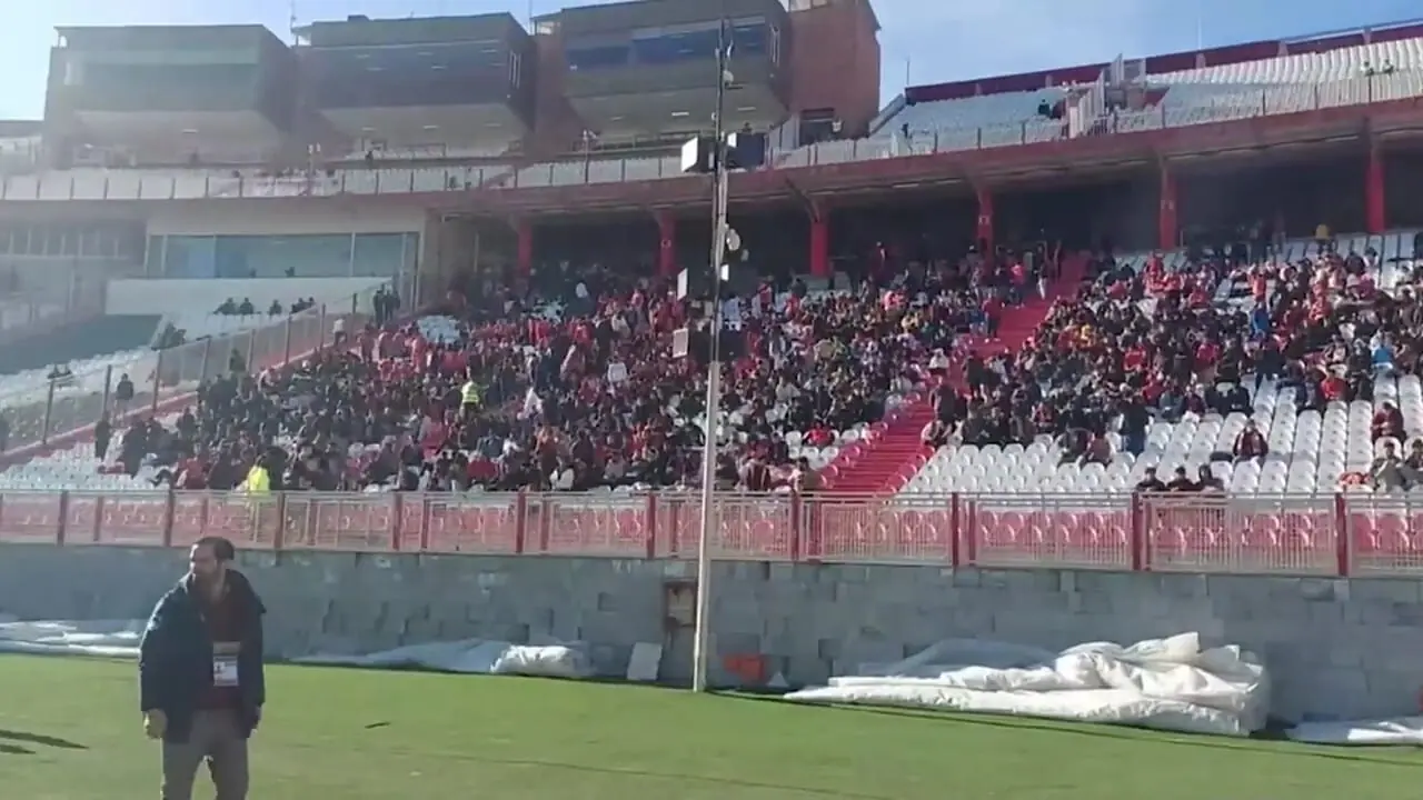 جو ورزشگاه یادگار امام را ببینید