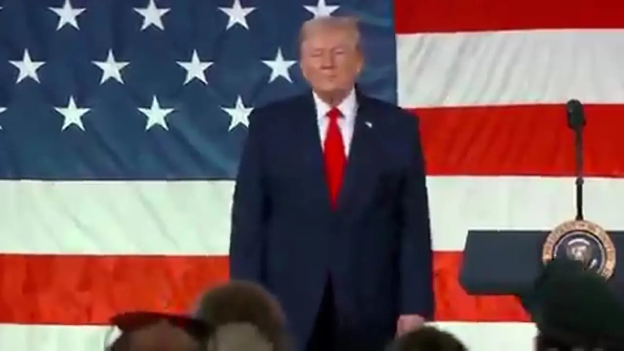 رقصیدن ترامپ مقابل نظامیان «فورت براگ»