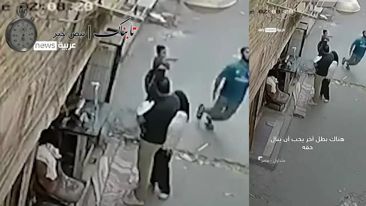 لحظه نجات کودک در حال سقوط توسط مرد جوان